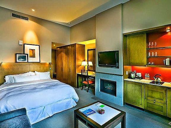 King bed with fine linen and mattress