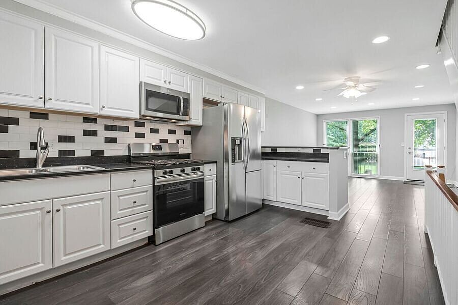 1st image of 604 3rd St SW