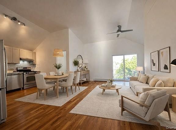 3rd image of 1305 Balcom Avenue