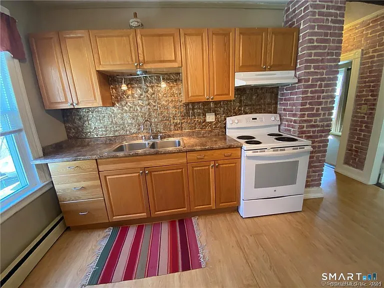 114 Nooks Hill Rd — Photo 2