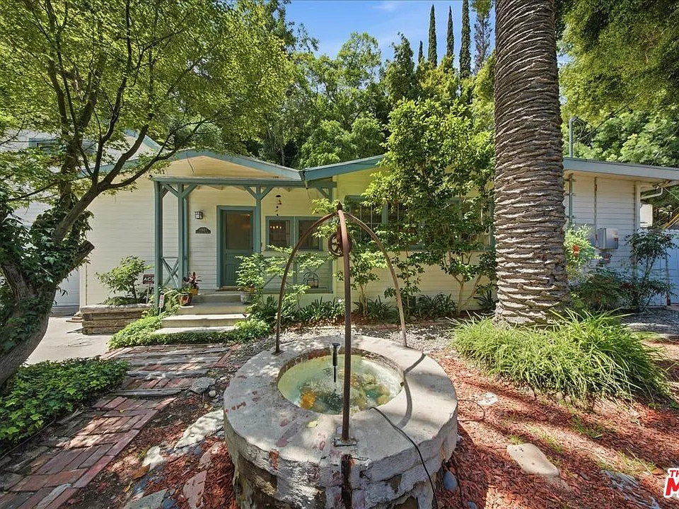 1551 N Beverly Glen Blvd