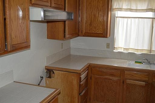 4th image of 2394 W Loma Vista Ave