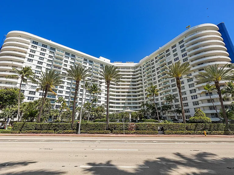 5161 Collins Ave #910 — Photo 16