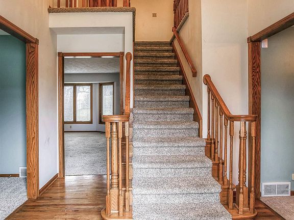 4th image of 6024 S 157th Cir