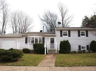 78 Maple Dr, Lindenhurst, NY 11757