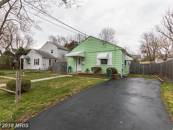 2nd image of 512 Crabb Ave