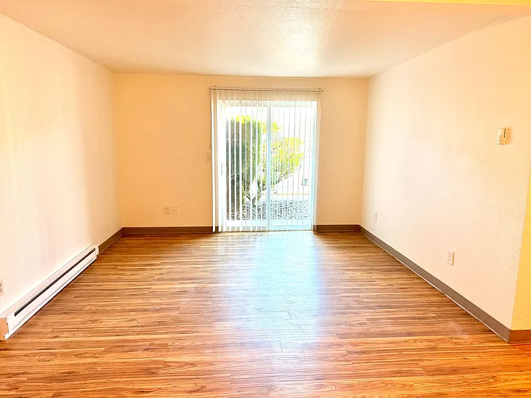 Eastway Circle Apartments — Photo 13