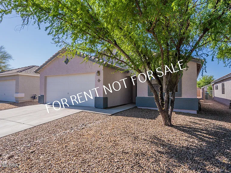 2439 W Rousseau St — Photo 2
