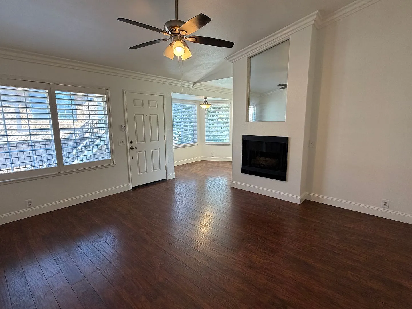 Remodeled Upstairs Condo in RSM — Photo 3
