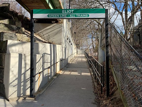 Eliot station : 0.2 miles from property