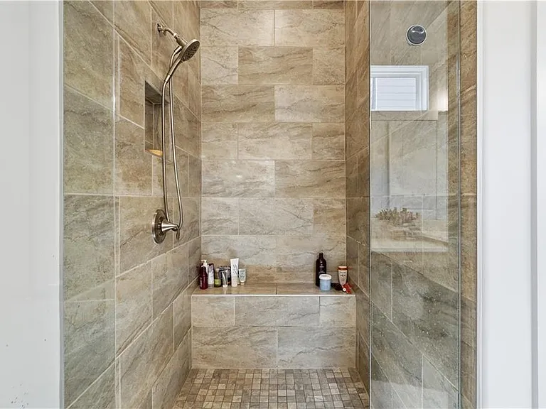 158 Kingwood Dr — Photo 29