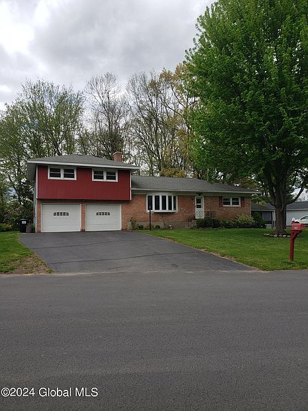 2nd image of 1046 Lucy Road