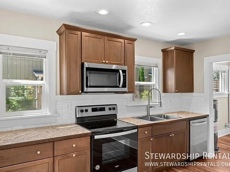 2024 Emerald St #6 — Photo 7