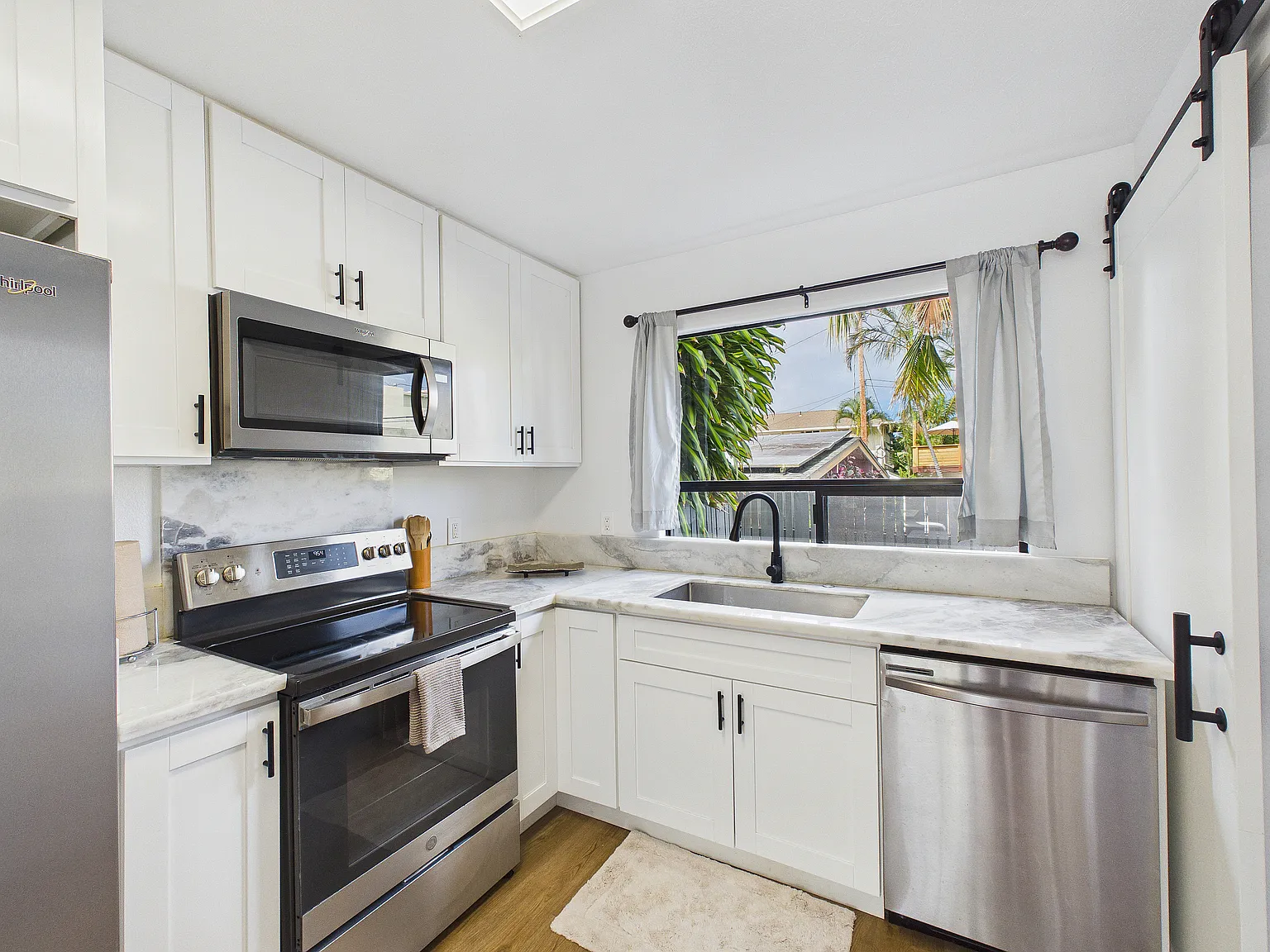 2 bed, 1052 sqft, $4,500 — Photo 4