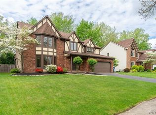73 Beachridge Dr, East Amherst, NY 14051