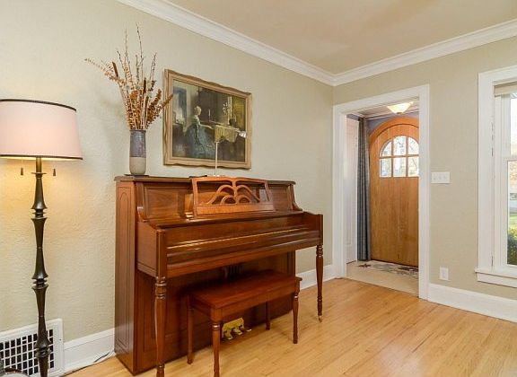 3rd image of 726 Sherwood Ave