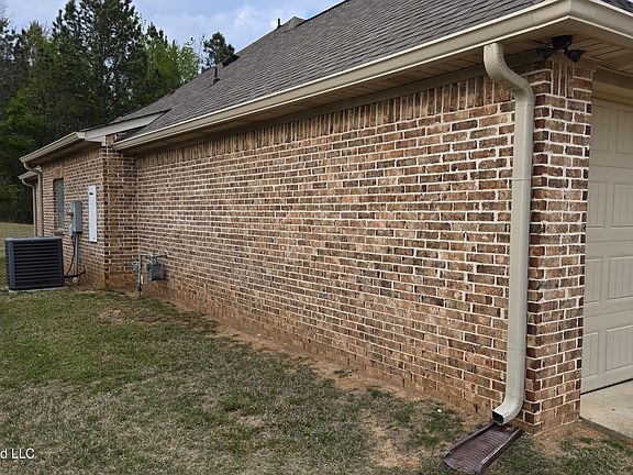 3rd image of 139 Coventry Ln