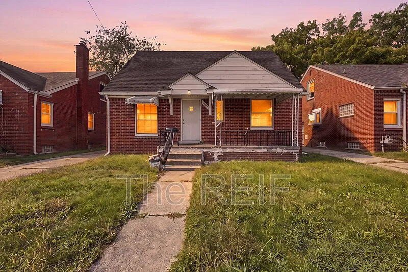 3 bed, 1.0 bath, 757 sqft, $1,280 — Photo 2