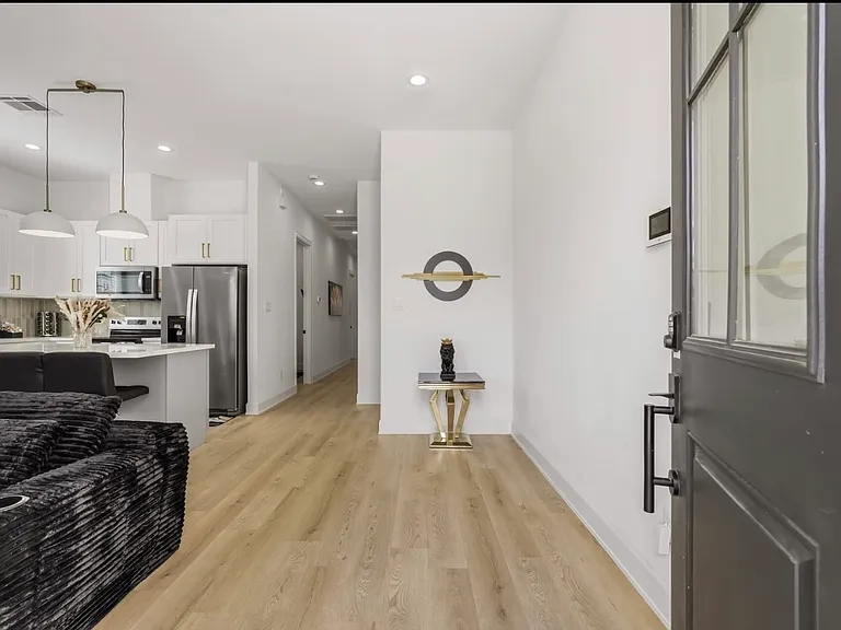 6528 Weston St — Photo 2
