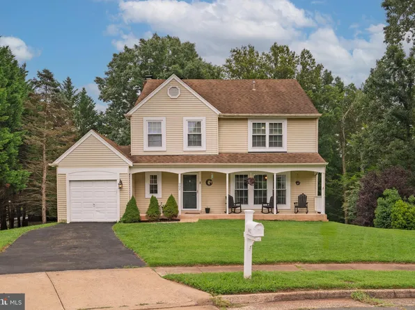 902 Old River Way Ct, Sterling, VA 20164