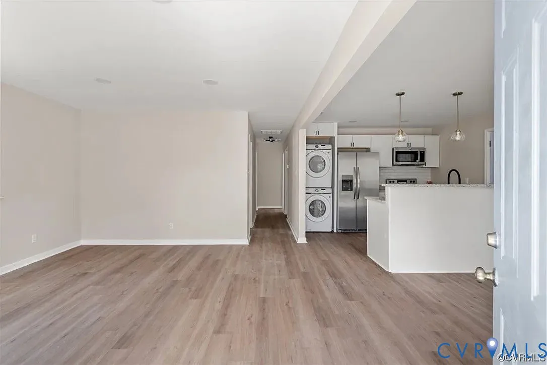 3 bed, 2.0 bath, 1040 sqft, $1,900 — Photo 3
