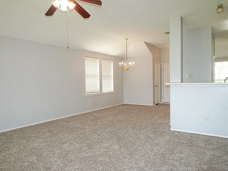 106 Starlight Dr — Photo 8