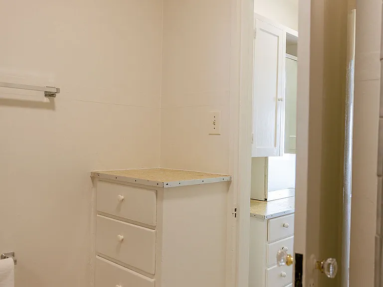 52 W Center St #B — Photo 9