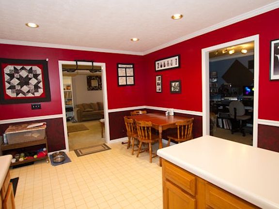 4th image of 1620 Birchwood Cir