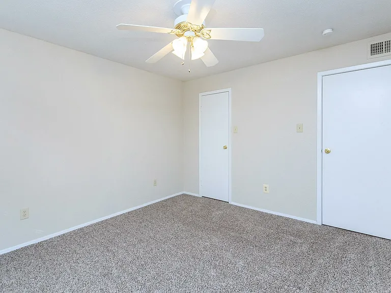 Stone Hollow Apartments — Photo 8