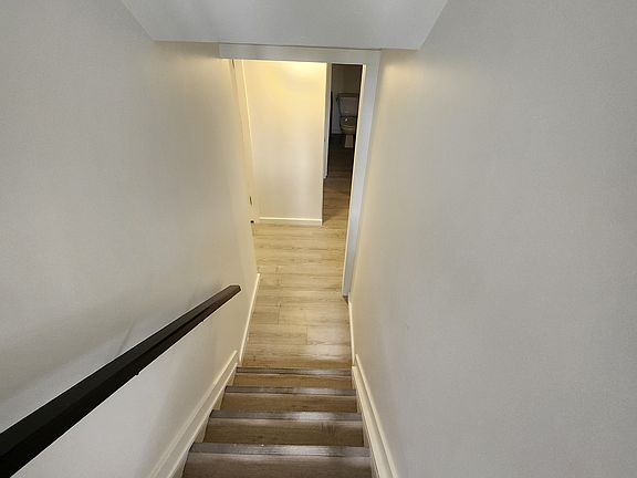 2nd image of 4775 Rundlewood Dr NE