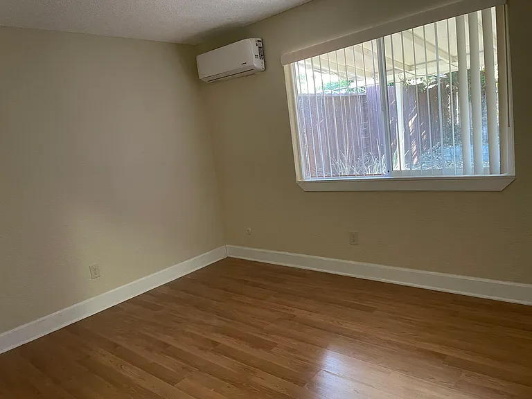 Lou Ann Pl — Photo 10