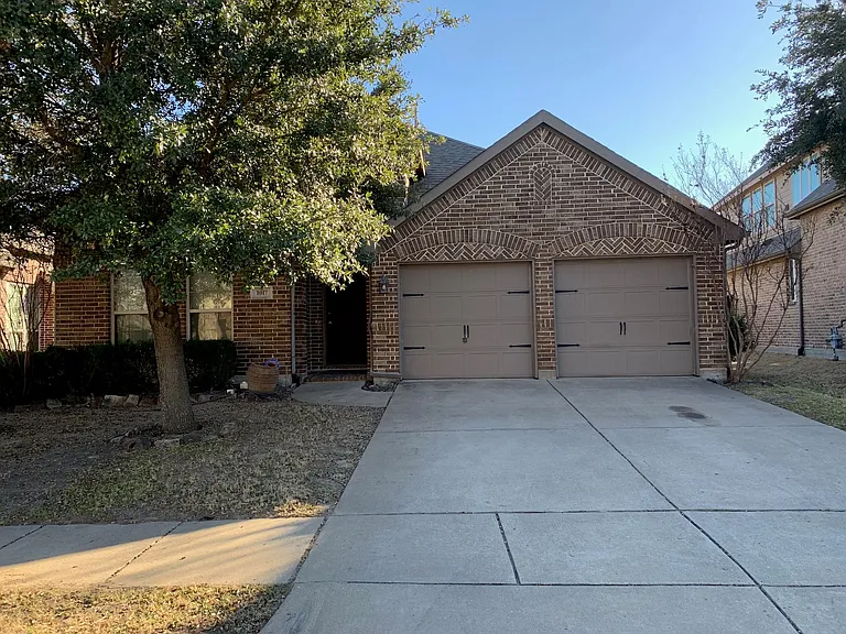 1017 Somerset Cir — Photo 1
