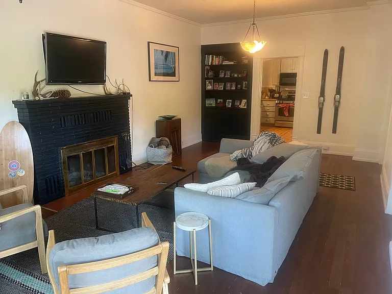 657 Siskiyou Blvd #1 — Photo 3