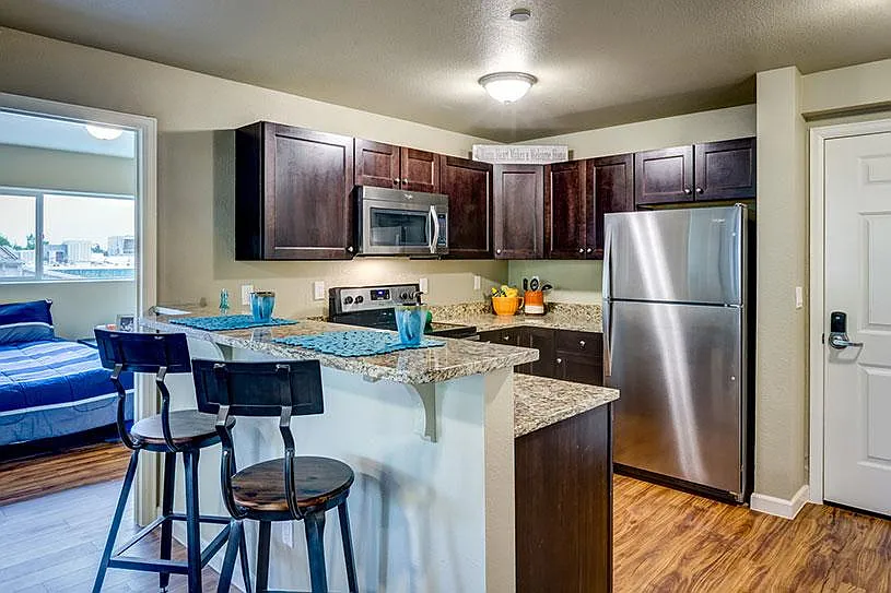 4 bed, $1,749 — Photo 4