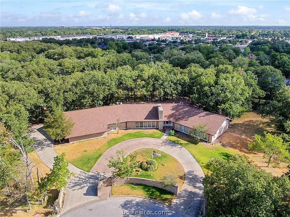 1st image of 1407 Post Oak Cir