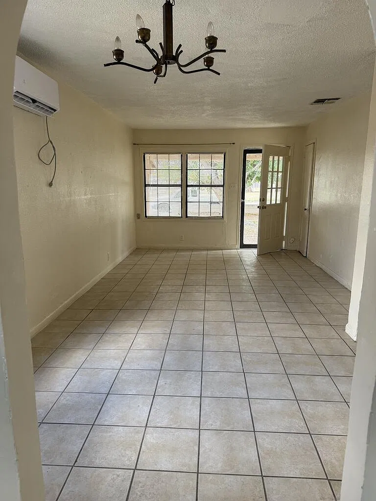 2 bed, 2.0 bath, 744 sqft, $1,200 — Photo 3