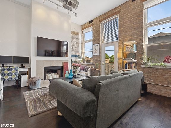 4th image of 1907 N Milwaukee Ave APT 309
