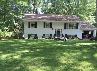 16 Hillwood Dr, Niantic, CT 06357