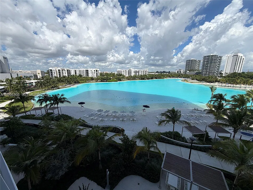 2411 Laguna Cir #408