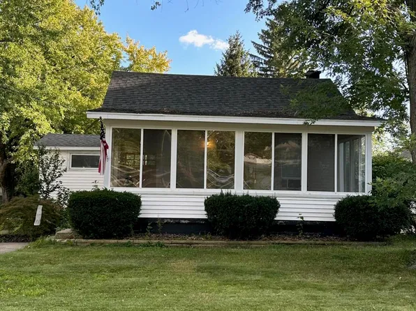 860 Harding St NW, Grand Rapids, MI 49544