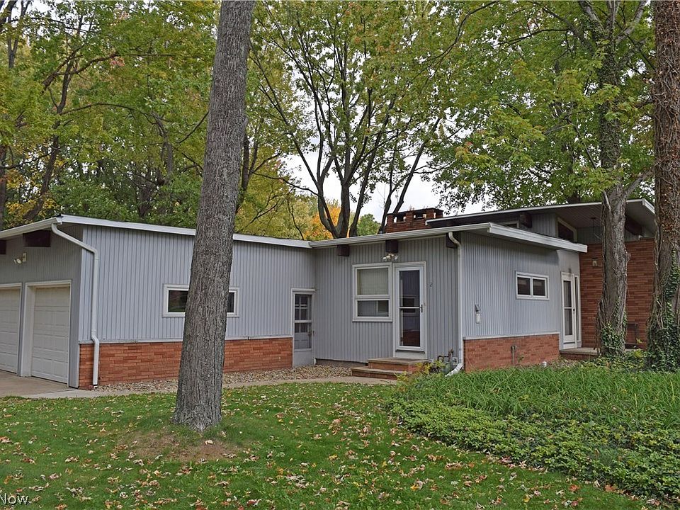 1st image of 2 Nepahwin Dr