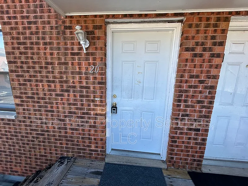 Lake Shore Apartments — Photo 1