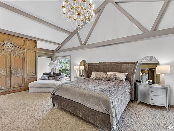 15th image of 10 Vouga Ln