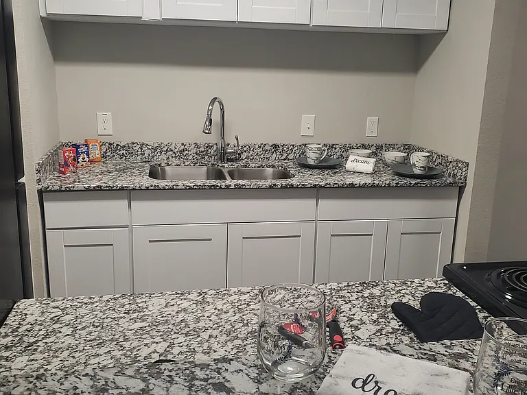 El Milagro Apartments — Photo 2