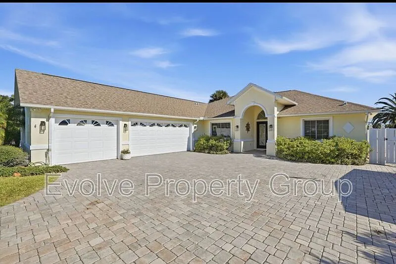 3 bed, 2.0 bath, 2228 sqft, $5,500 — Photo 2