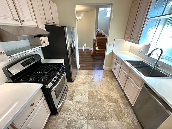 5th image of 2762 Edison St