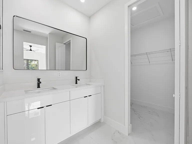 1299 Barton Ave — Photo 9