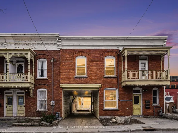 202 Saint Patrick St #29, Ottawa, ON K1N 5K3