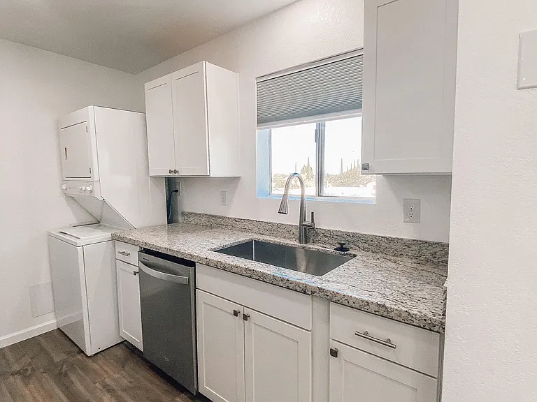 4431 Plaza Vis #D — Photo 12
