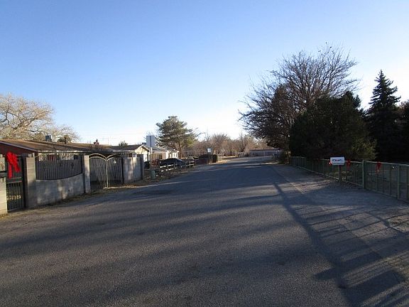 Exterior Neighborhood (street photo)